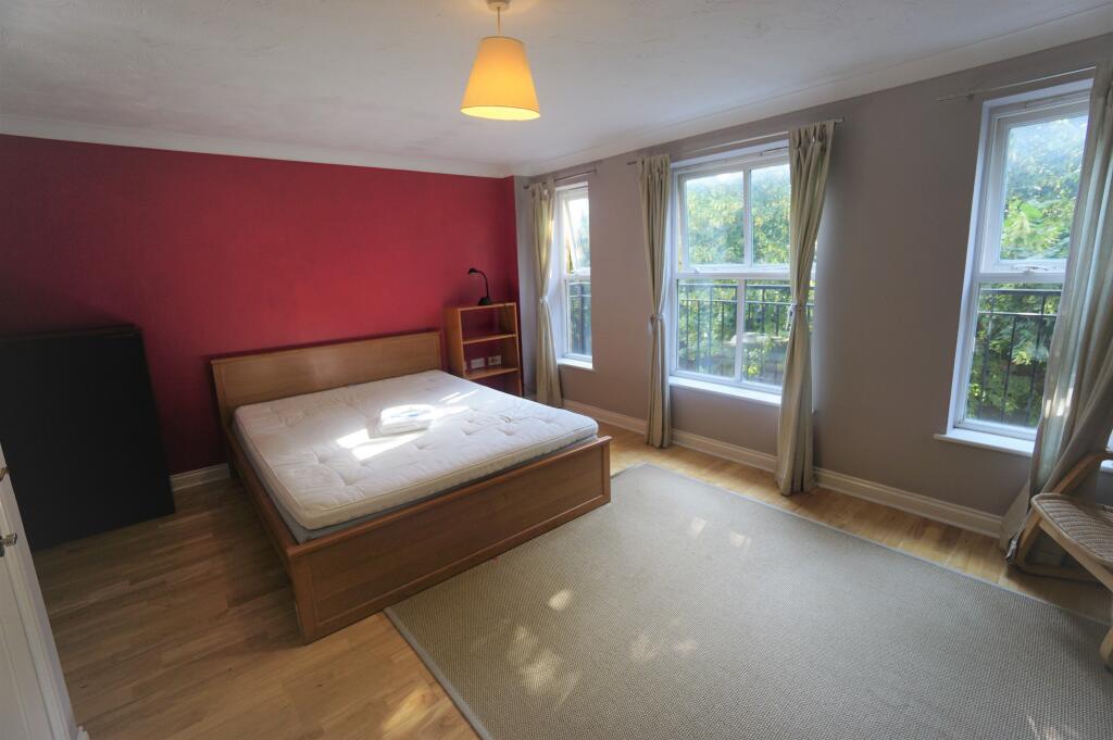 5 bedroom terraced house for rent