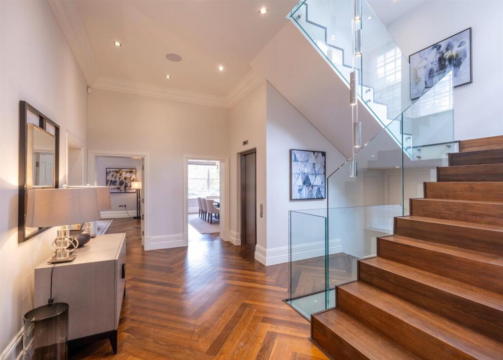 House in London - View 2