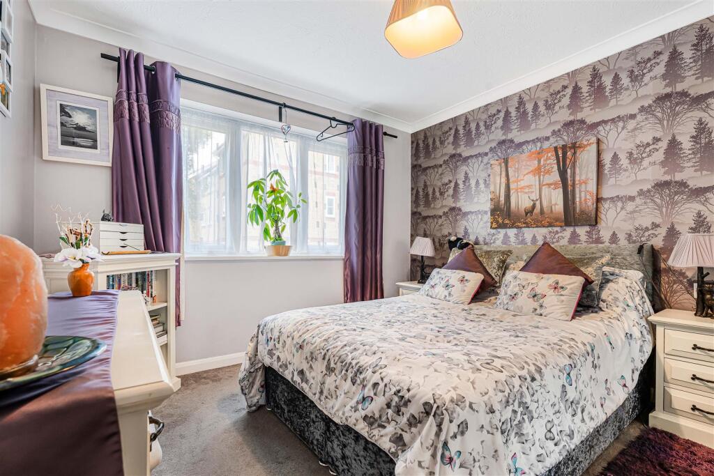 Apartment in Sutton - More