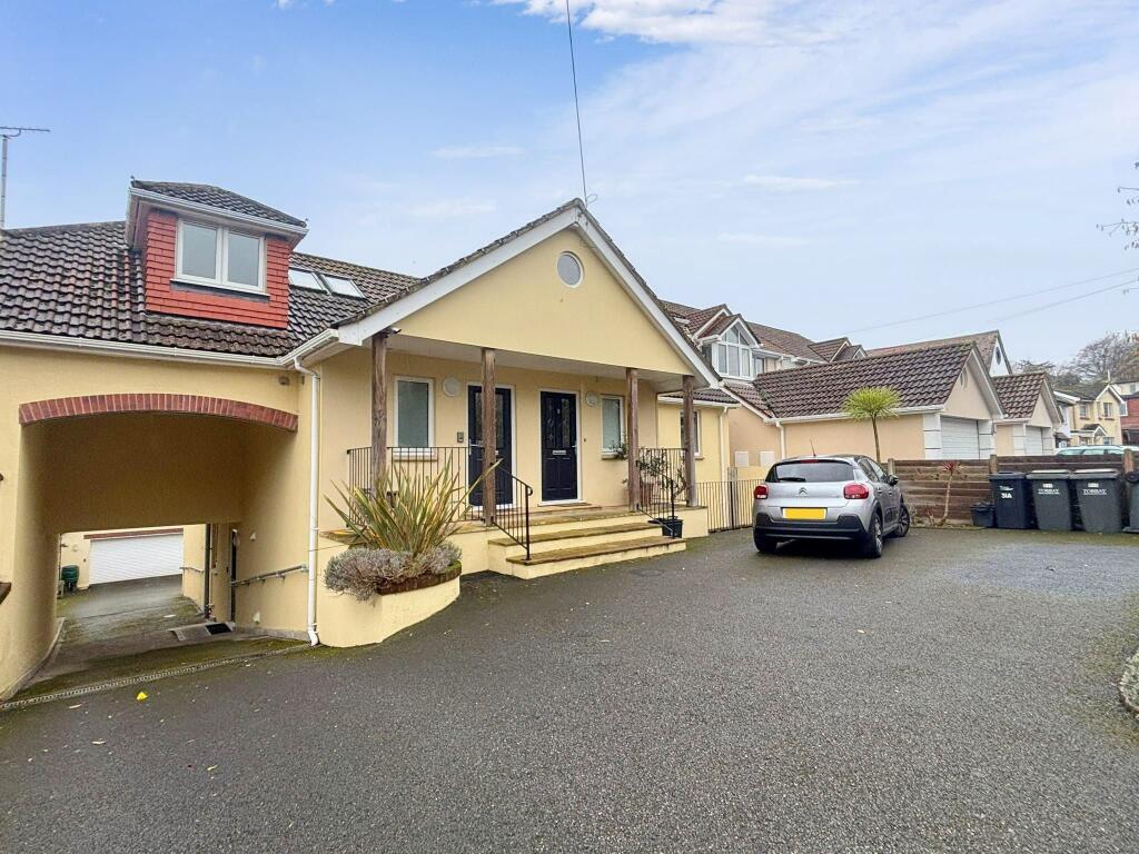 1-bed flat on Southfield Avenue, Preston, Paignton, £180,000