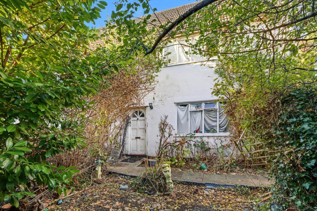 Main image of property: Crossway, London