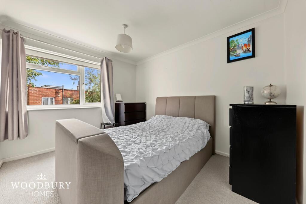 Apartment in Ilford - View 4