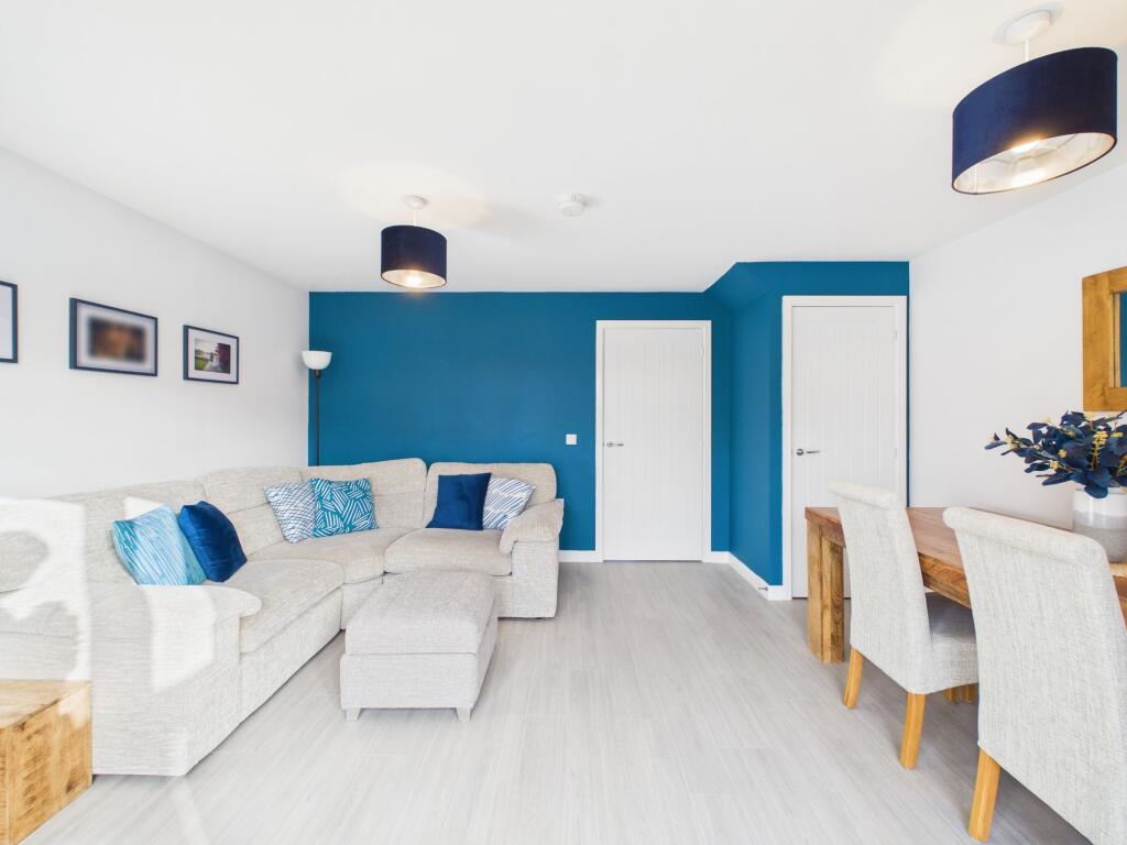 House in Glasgow, North Lanarkshire - More