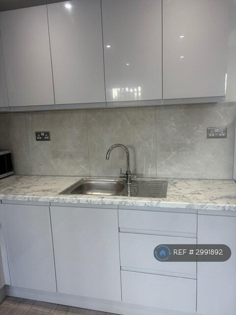 Apartment in London - View 3