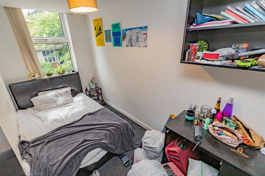 6 bedroom house for rent