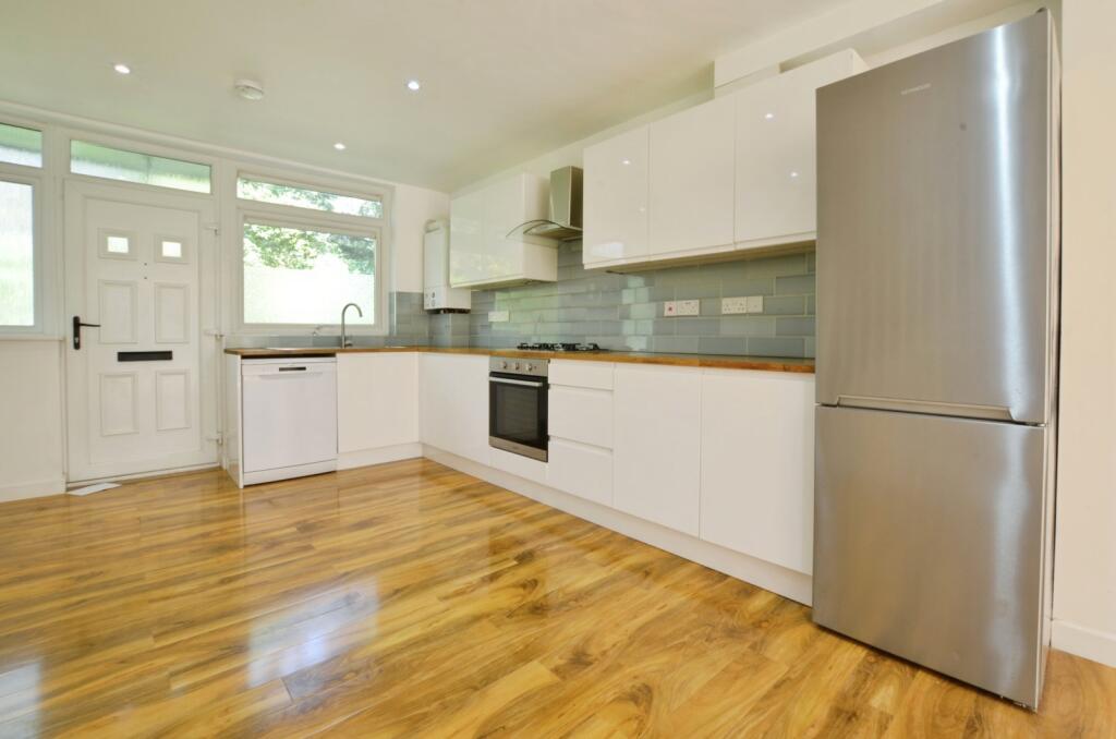 Vineyard Close, London, SE6 photo 4