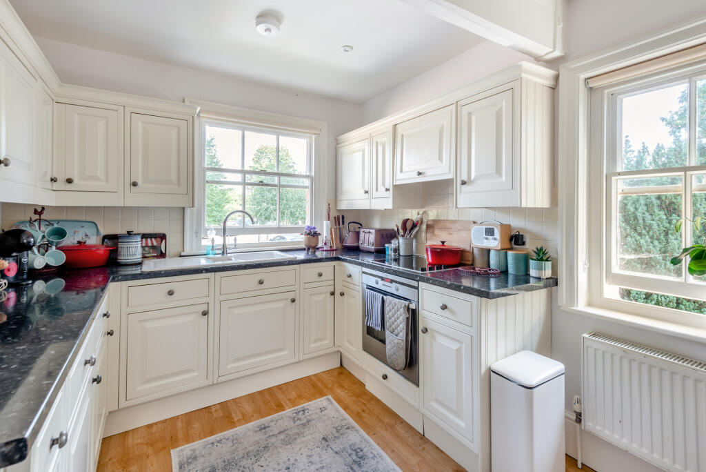 Apartment in Hatfield, Old Hatfield - View 4