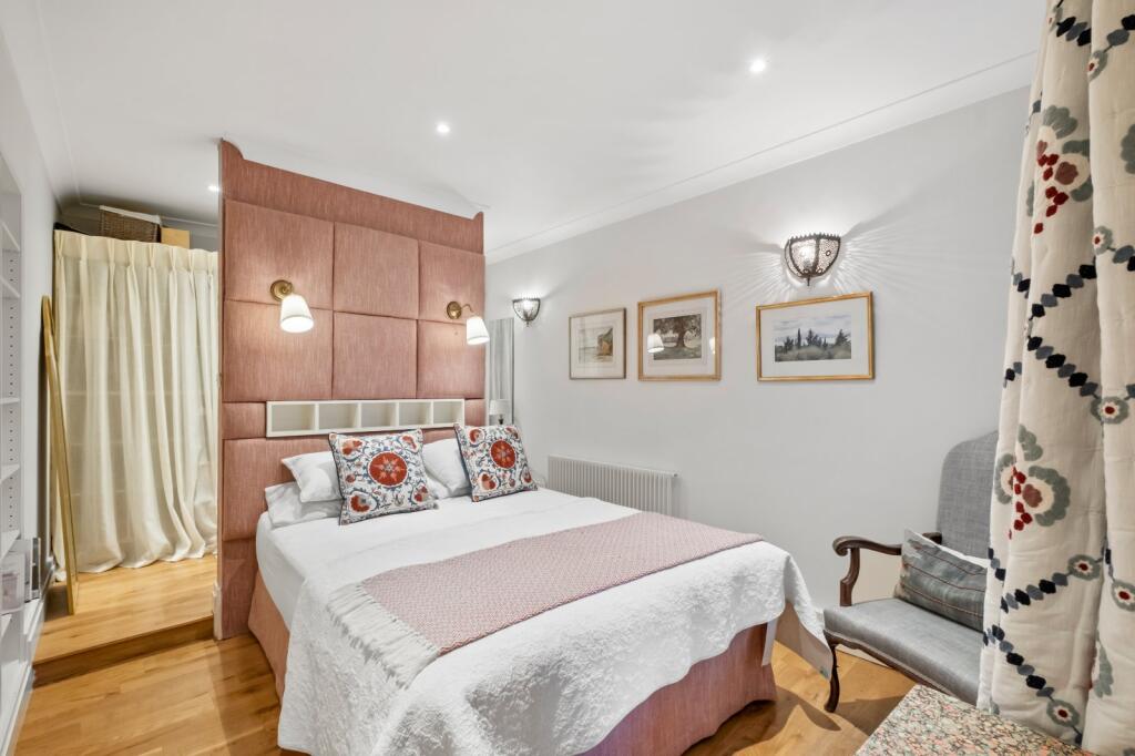 4 bedroom mews property for rent
