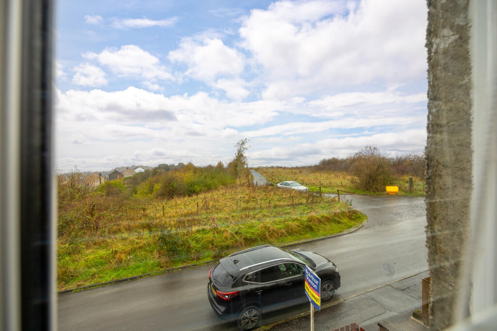 103, Castlehill Road, Dumbarton, West Dunbartonshire G82 photo 4