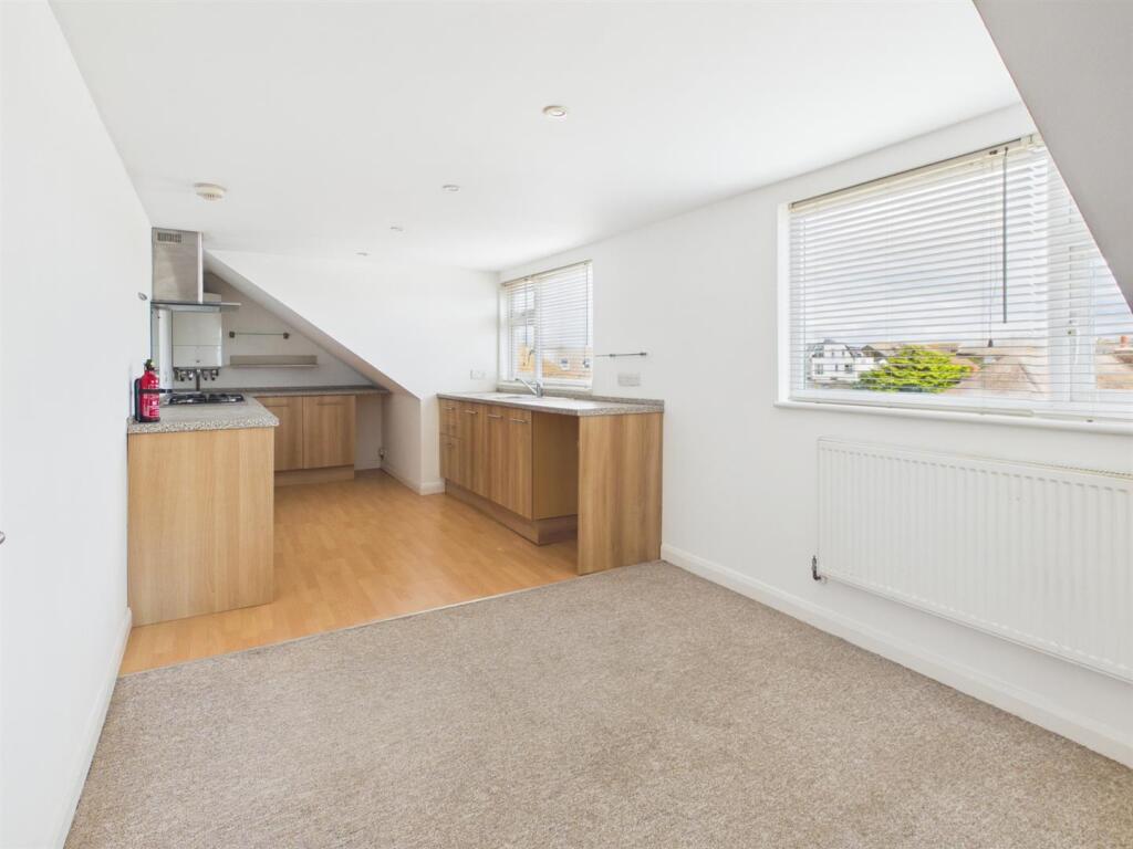 Steyning Avenue, Peacehaven photo 4