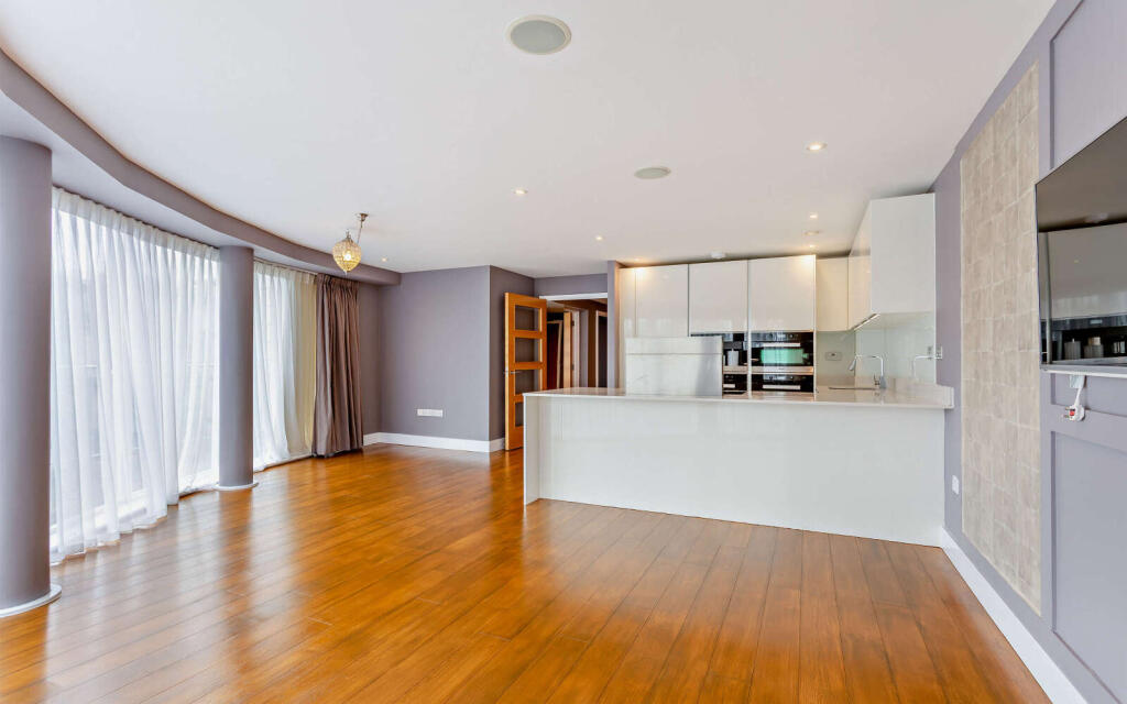 Apartment in Cambridge, Petersfield - View 3