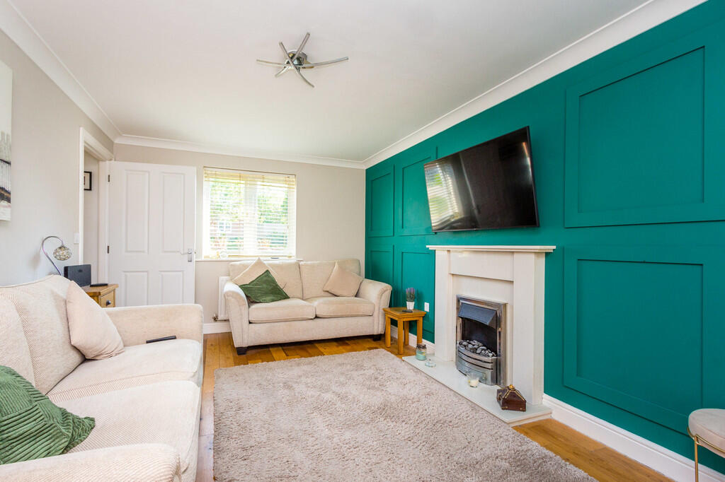 House in Higham Ferrers, North Northamptonshire - More