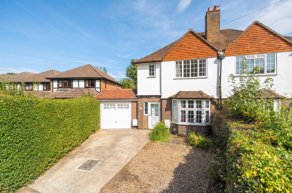 House in Woking, Maybury, Westfield