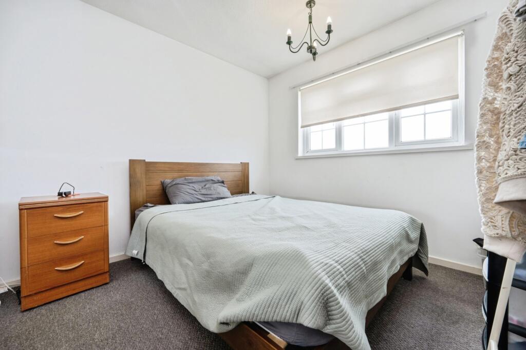 House in Bedfordshire, Bedford - More
