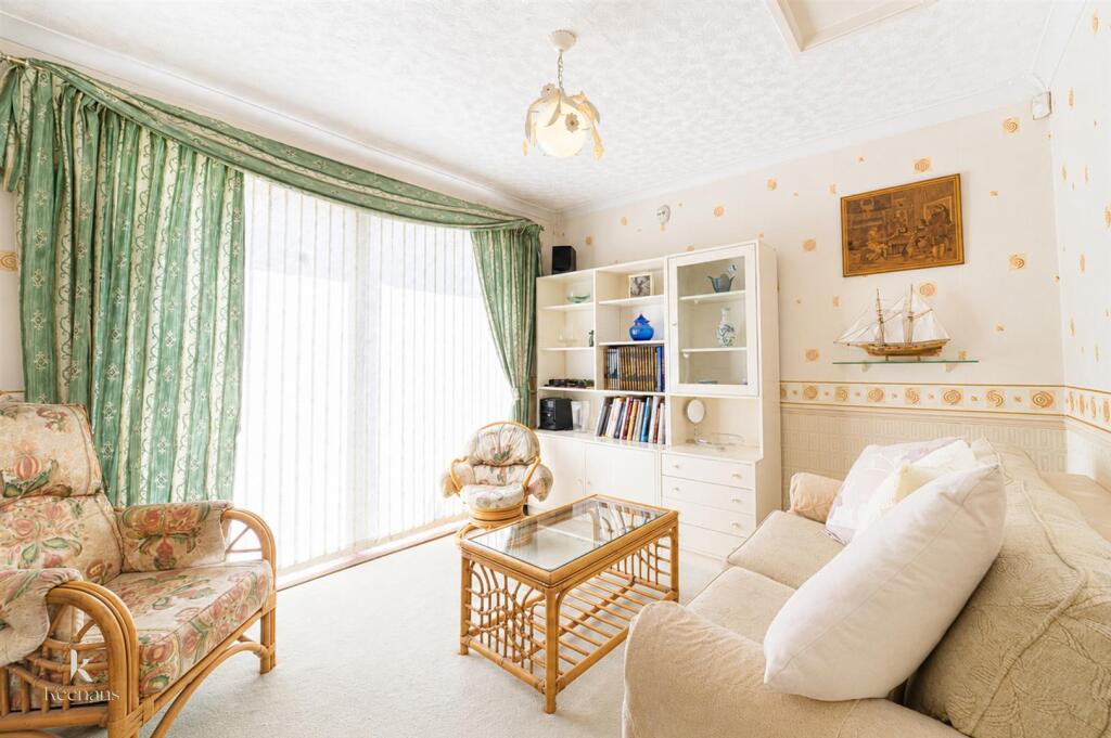House in Salford, Greater Manchester - View 5