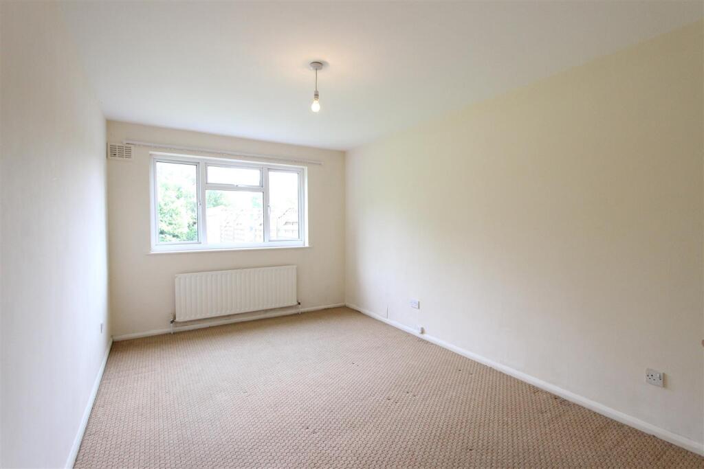 Apartment in Southall - View 4