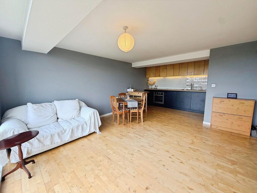 Saxton, The Avenue - View 5