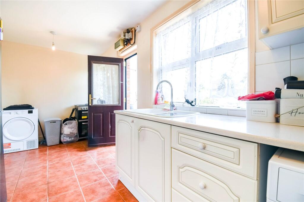 Kingsley Gardens, Devizes, Wiltshire, SN10 photo 4