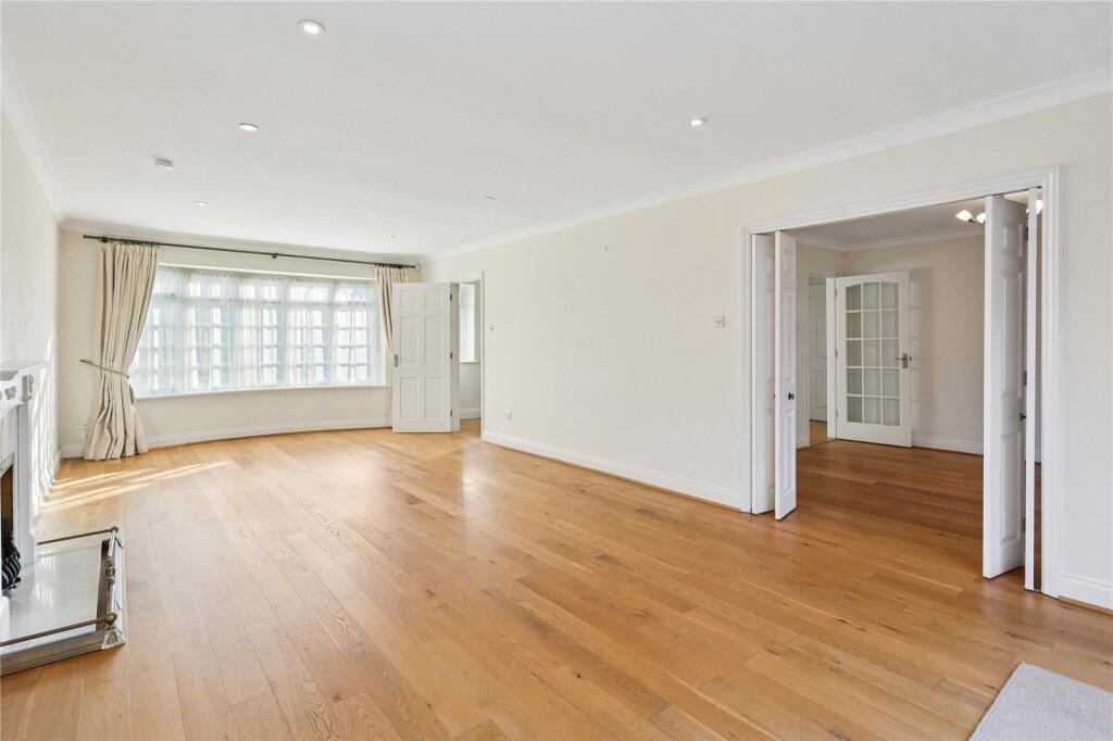 Pine Walk, Cobham, Surrey, KT11 photo 2