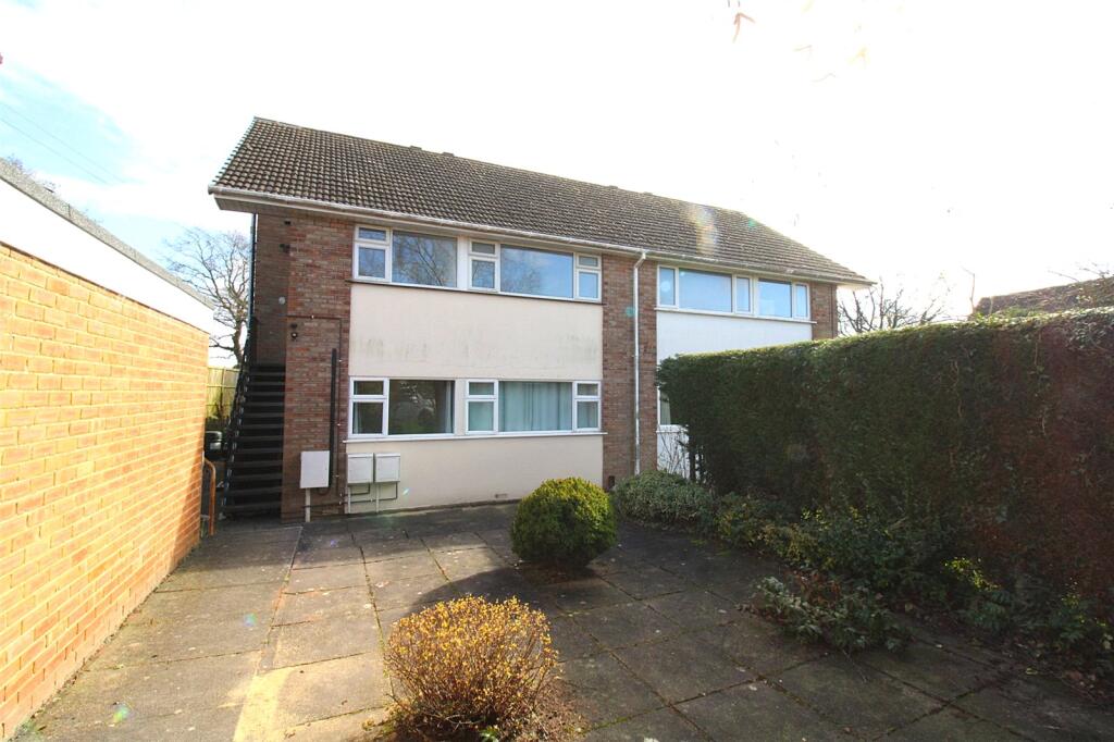 Main image of property: Fern Close, Ravenshead, Nottingham, Nottinghamshire, NG15