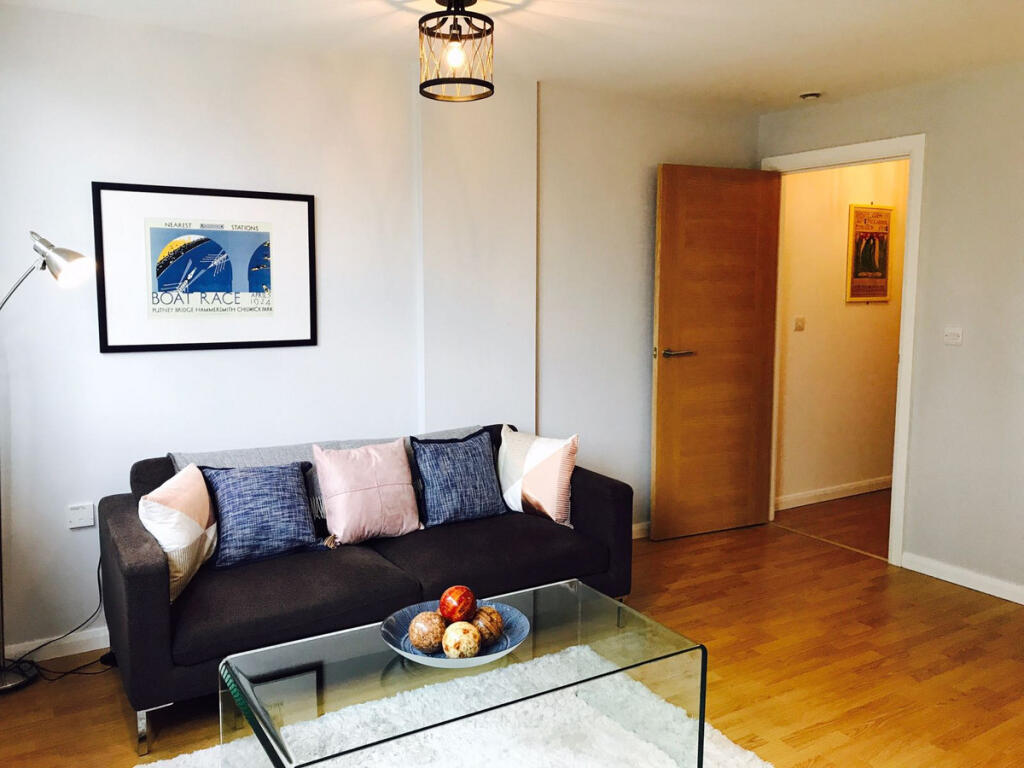 1-bed flat on Mann Island, Liverpool, L3, £150,000