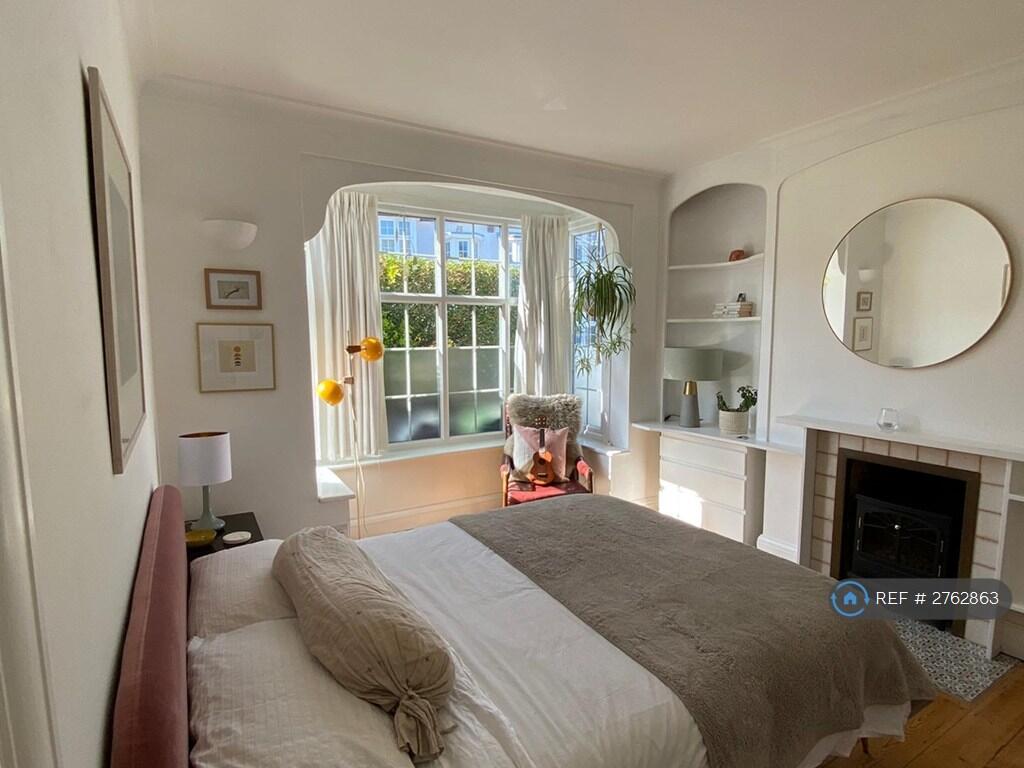 Main image of property: Edgeley Road, London, SW4