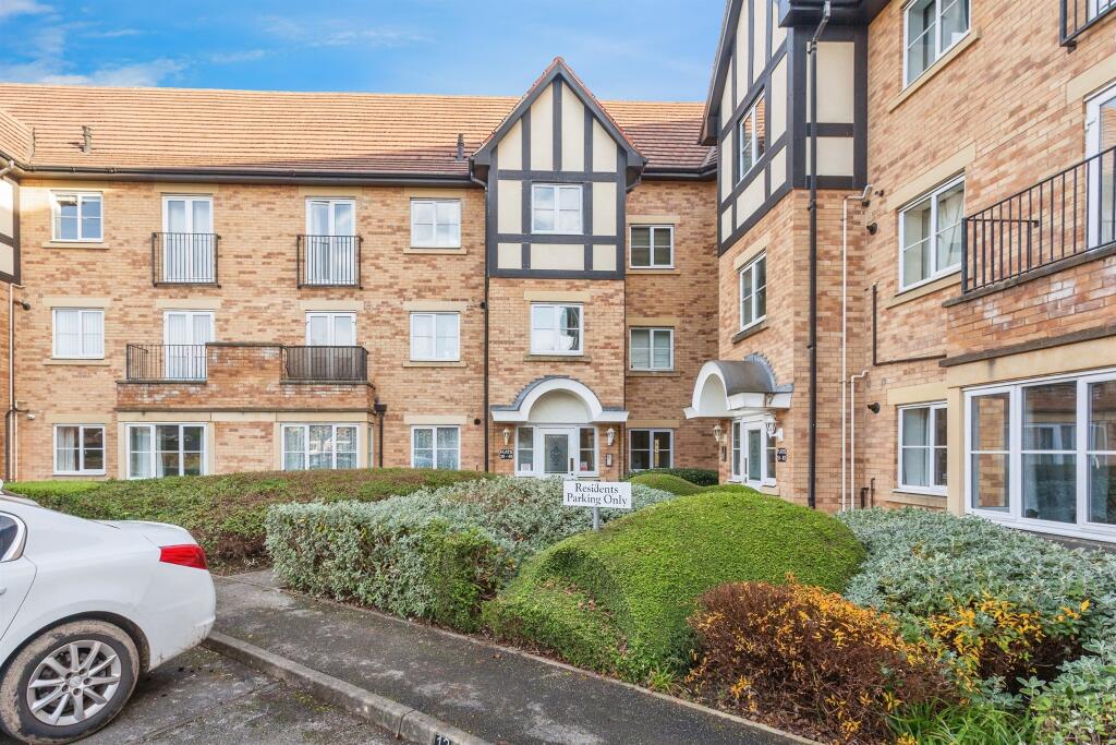 2-bed flat on Princes Gate, Horbury, Wakefield, £150,000