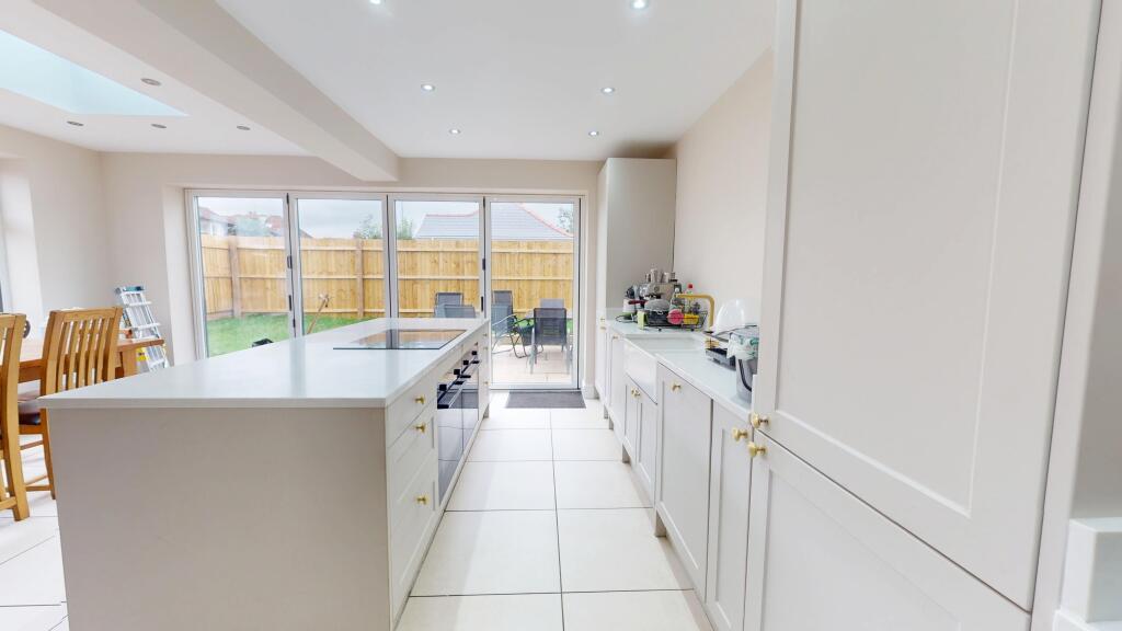 House in Cardiff, Rhiwbina - View 2