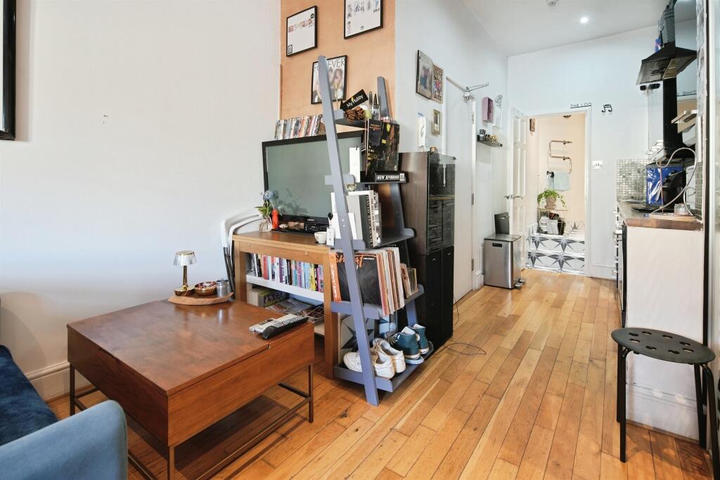 Apartment in Hove, Brunswick - View 3
