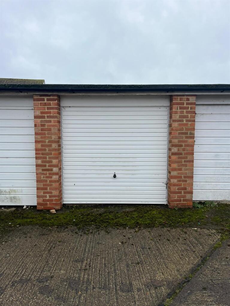 Woodcroft Drive, Eastbourne photo 2