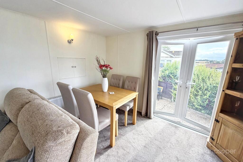 House in Nuneaton and Bedworth, Warwickshire - View 4