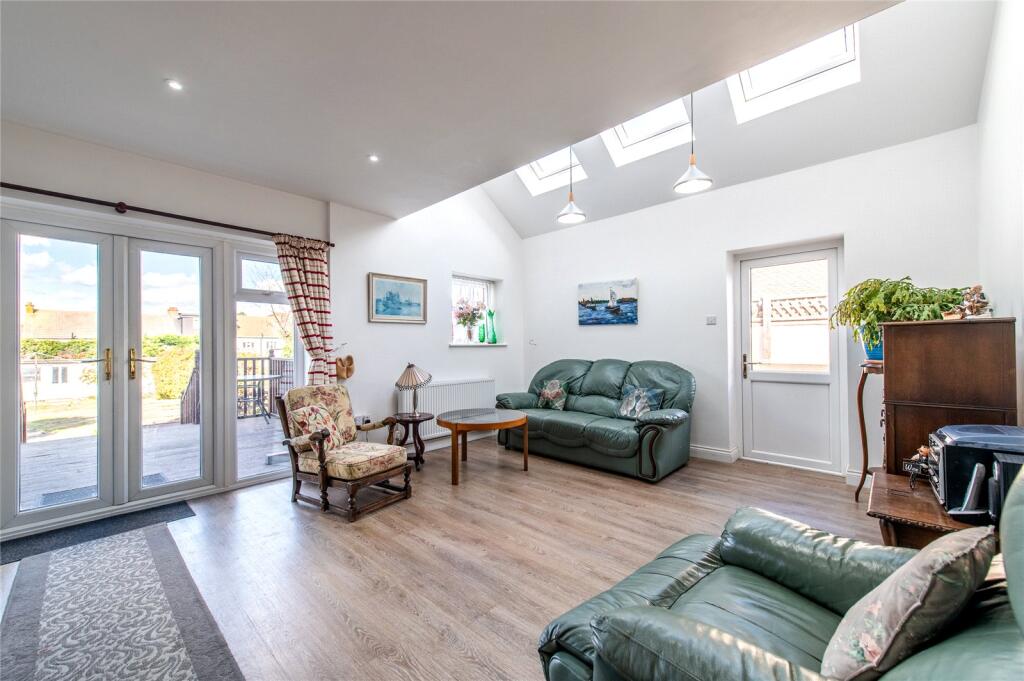 House in Gravesham, Gravesend - More