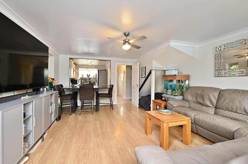 House in Basingstoke and Deane, The Fairways, Kempshott Park - View 3