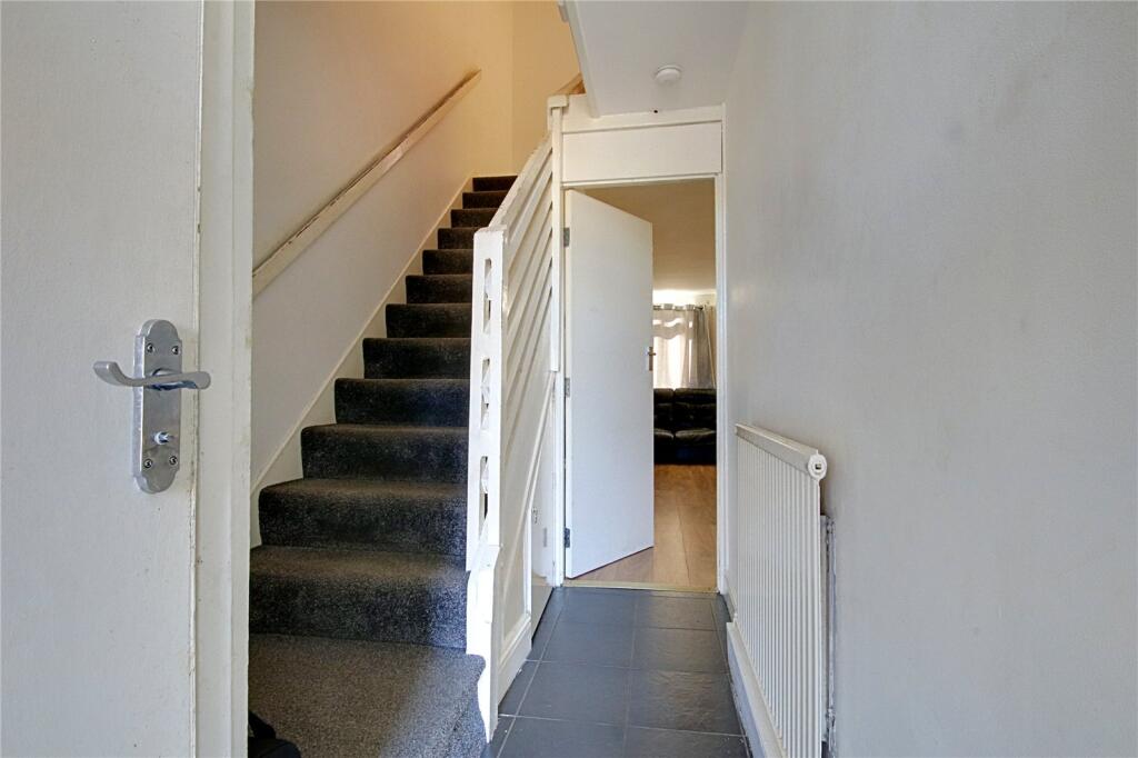 House in London, Enfield Highway, Southbury - View 3