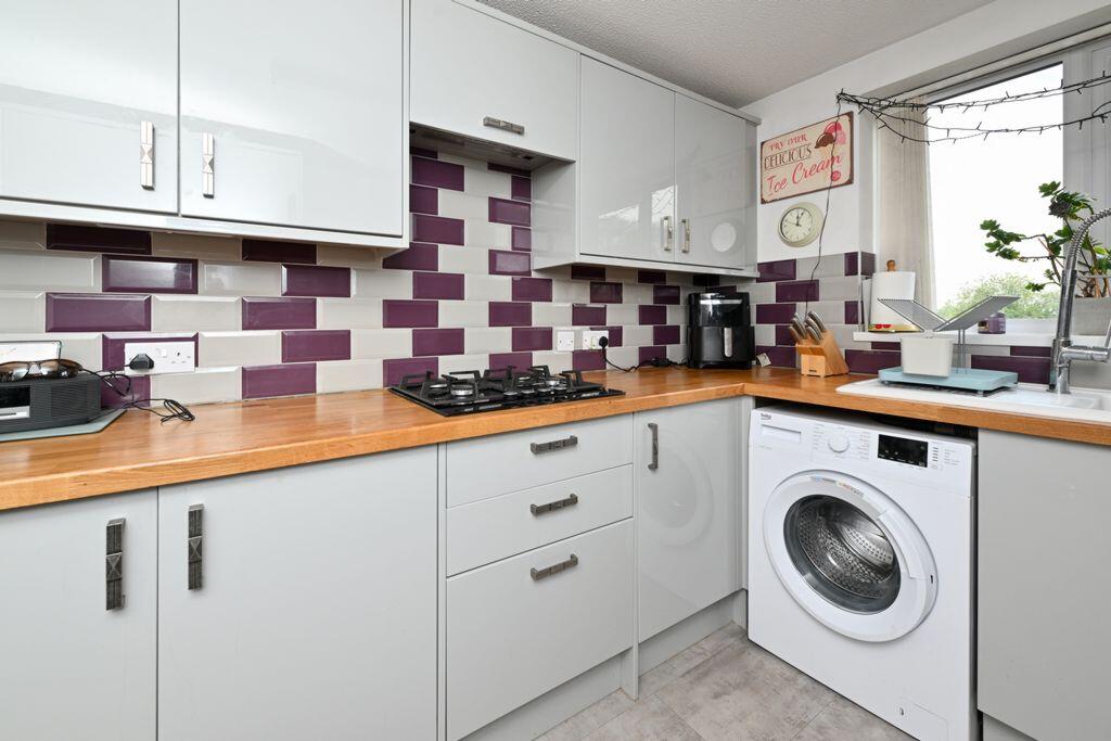 Low Valley Close, Ketley, TF1 photo 4