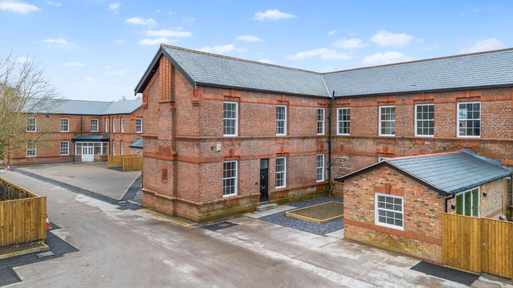 2-bed flat on Padgate, Warrington, WA1, £299,950