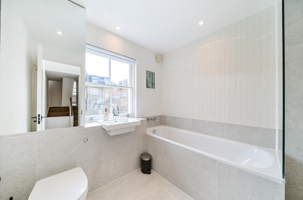 Apartment in London - More