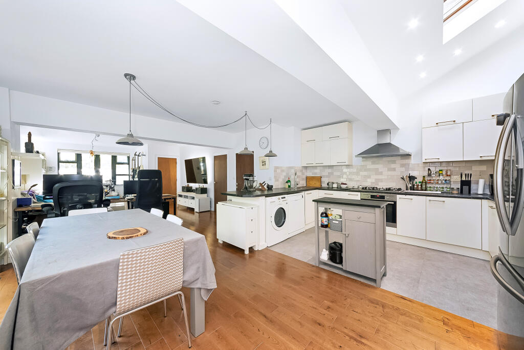 House in London - View 5