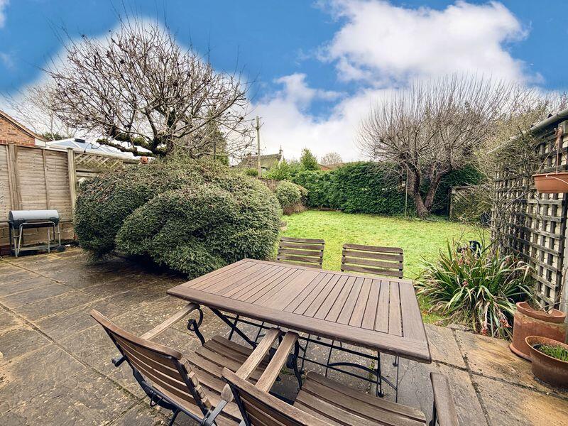 Chalklands, Bourne End photo 3