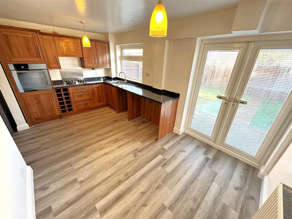 House in Northampton, North Northamptonshire - View 3