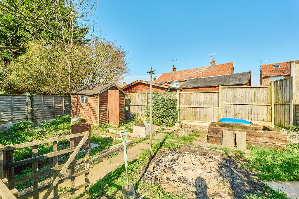 9 Hazleton Green, Rising Brook, Stafford, Staffordshire ST17 9NH photo 4
