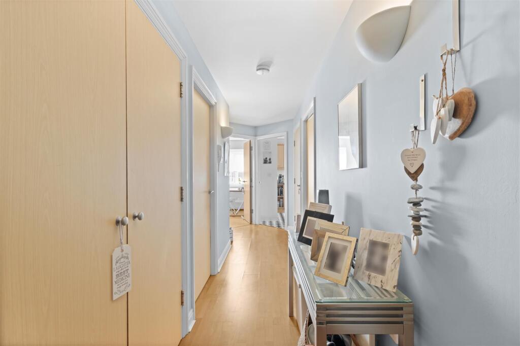 Apartment in Eastbourne, Chatsworth Strand, Crumbles - More