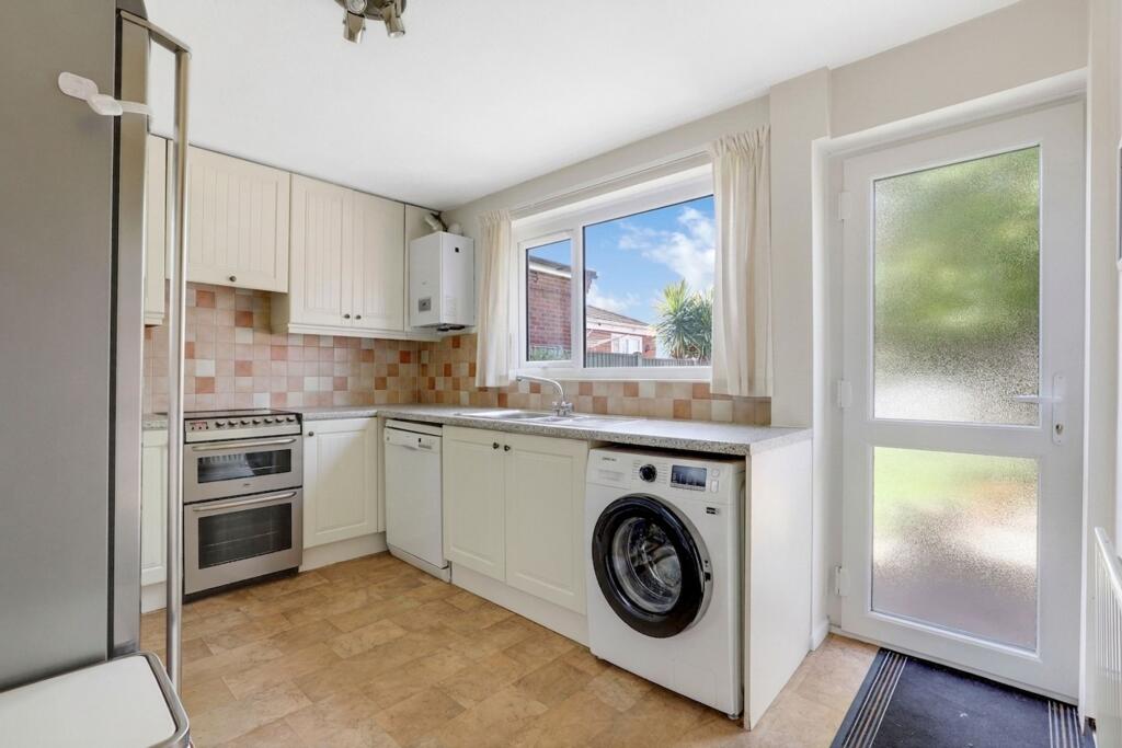 House in Gedling, Nottinghamshire - View 4