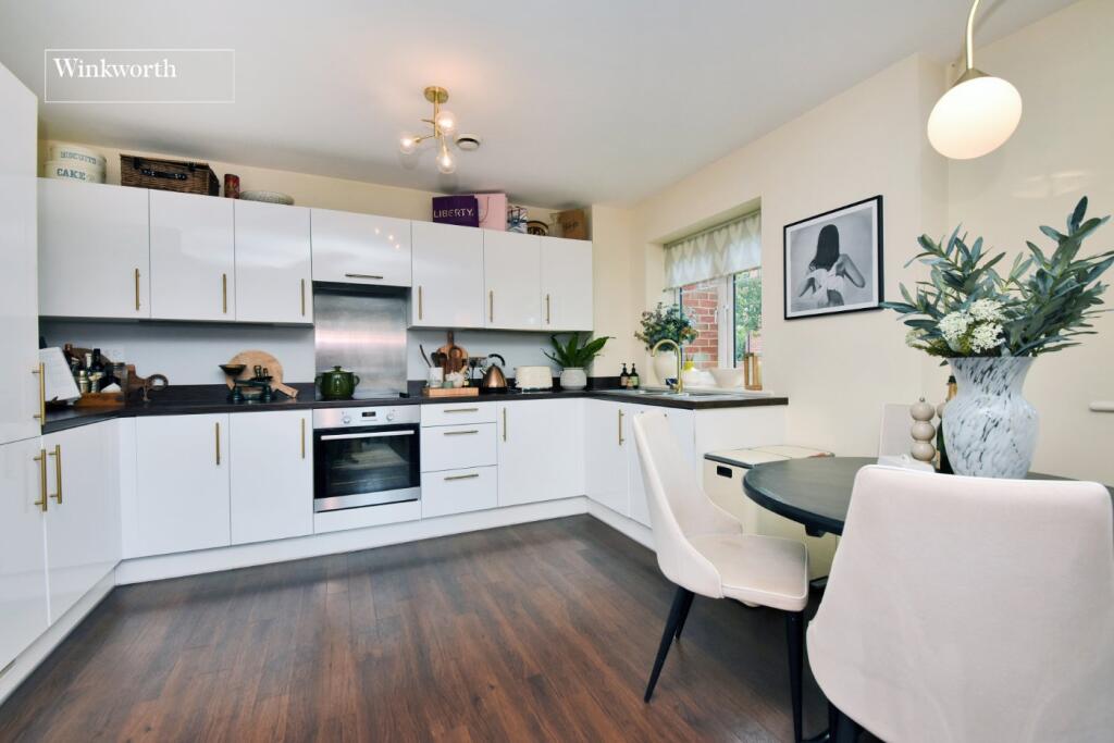 Apartment in Sutton - View 4