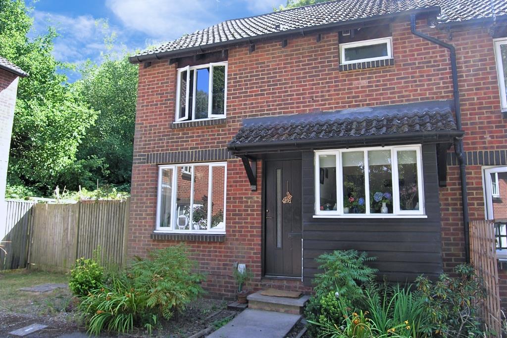 Main image of property: Overthorpe Close, Knaphill GU21 2LA