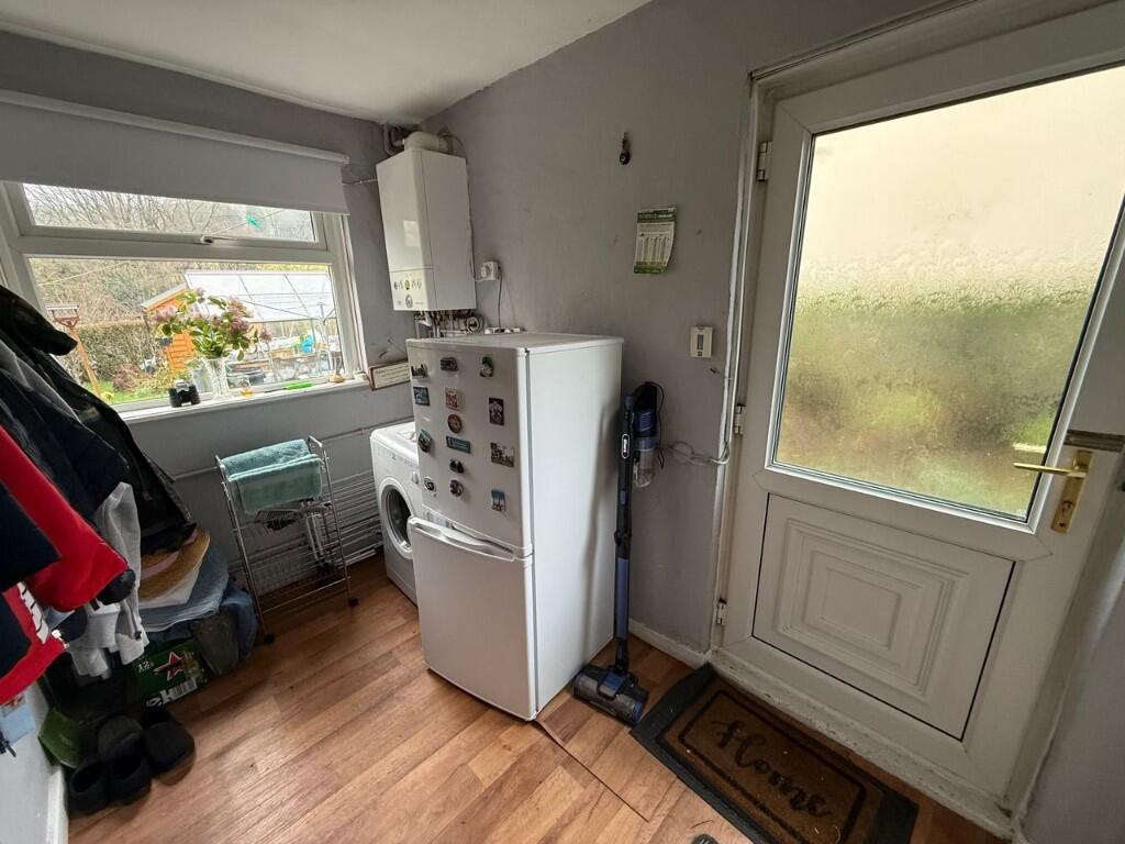 5 Sunnybank Road, Mixenden, Halifax, HX2 8RX photo 5