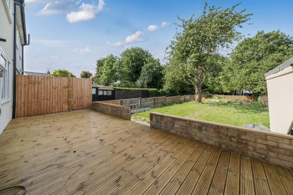 House in Orpington, Poverest, St Mary Cray - View 4