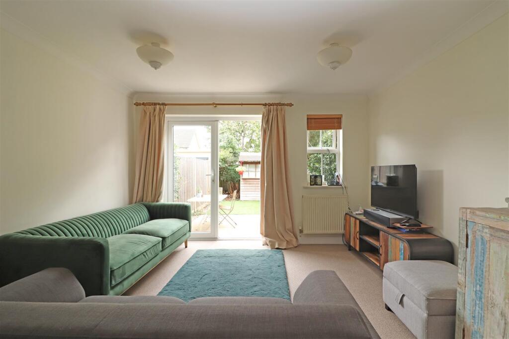 House in Reigate and Banstead, Earlswood - View 2