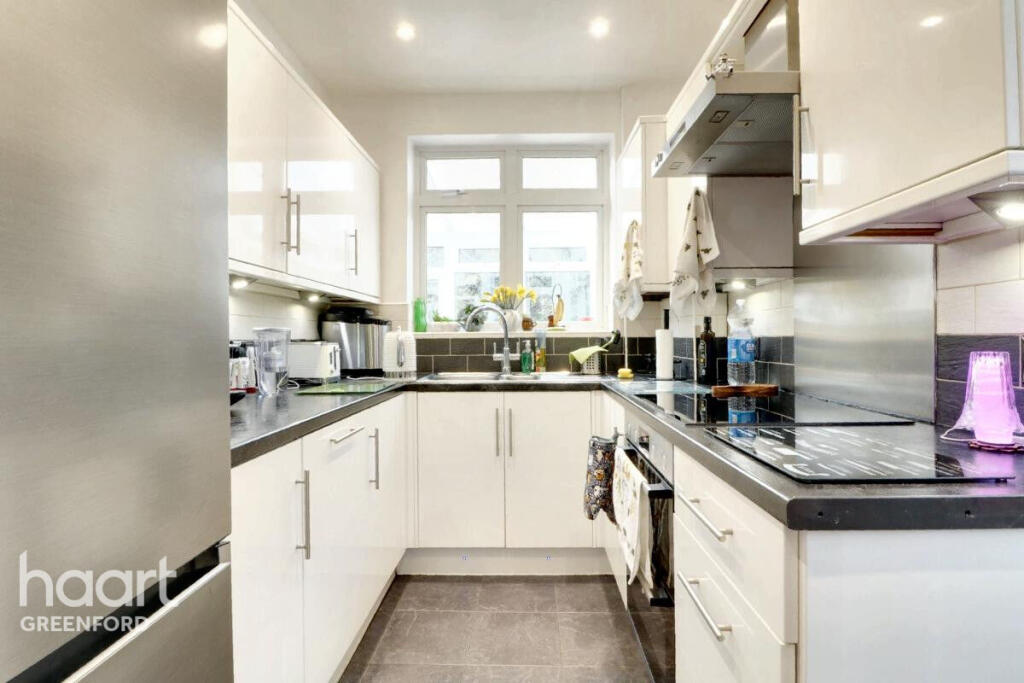 Whitton Avenue West, Greenford photo 3