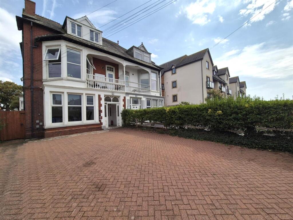 3-bed flat on 19 Fairhaven Road, Lytham St. Annes, £265,000